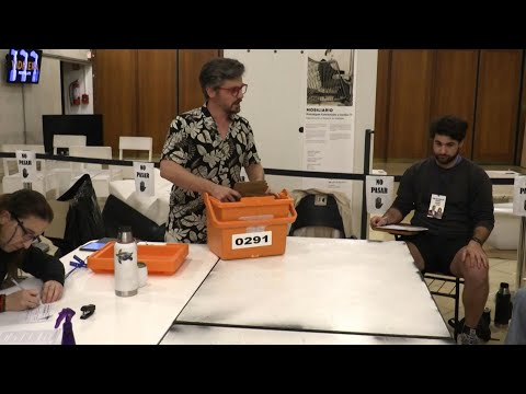 Polls close and vote counting begins in Uruguay president vote | AFP