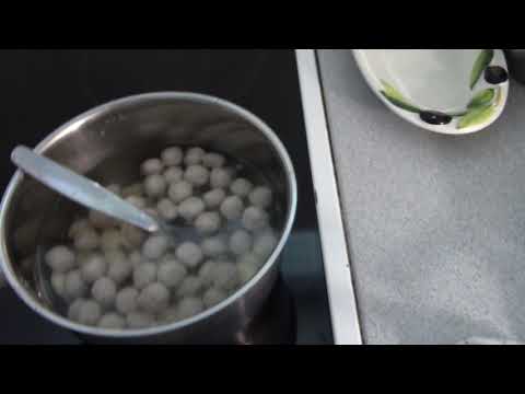 MongoTV_2613 - Mongo Madskole - OKSEBOUILLONSUPPE Med Kød- og MELBOLLER - Løg - Pastaskruer