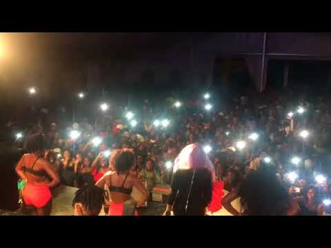 DAMA DO BLING NA CIDADE DA BEIRA