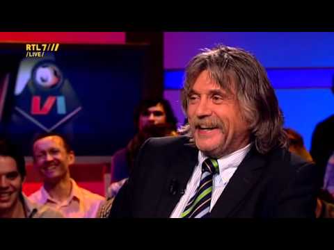 VI 26-08-11 - De heren zouden Johan Derksen graag zien interviewen na afloop van de wedstrijd