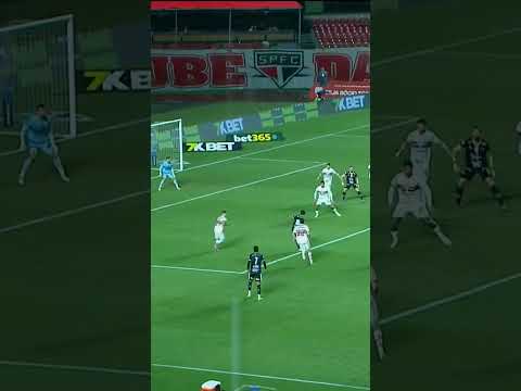 Primeiro chute contra o são Paulo