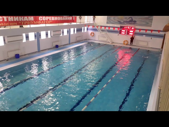 Бассейнда ярышлар булып тора