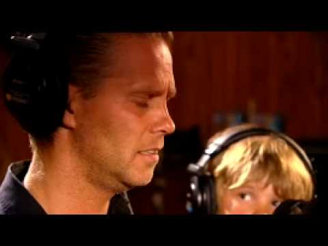 Danny de Munk & Dave Dekker - Laat ons niet alleen (Official video)