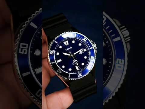 Reloj Casio Marlin Original MDV-106B-2AV reloj pulsera de resina de color negro, esfera color azul.