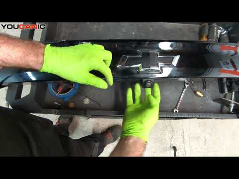 2017-2023 Chevrolet Bolt EUV: How to Remove Rear Closure Applique Panel Components