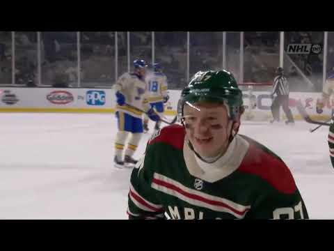 Kirill Kaprizov scores vs Blues at Winter Classic (1 jan 2022)