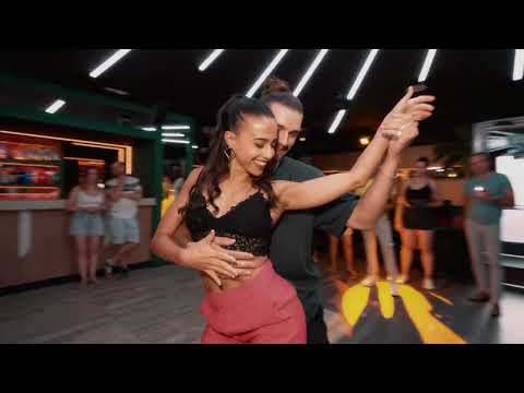 Derek y Maria /Fraimin Castle - Mia Será