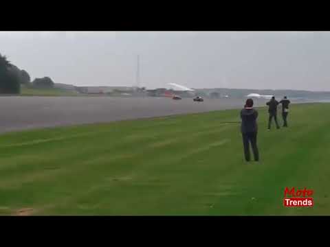 Ferrari LaFerrari Vs Bugatti Veyron Drag Race