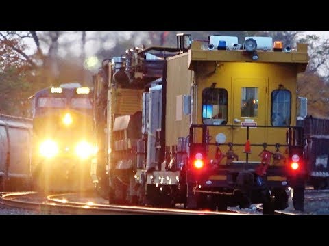 LORAM Extreme Train Meets CSX Trash Train 4K