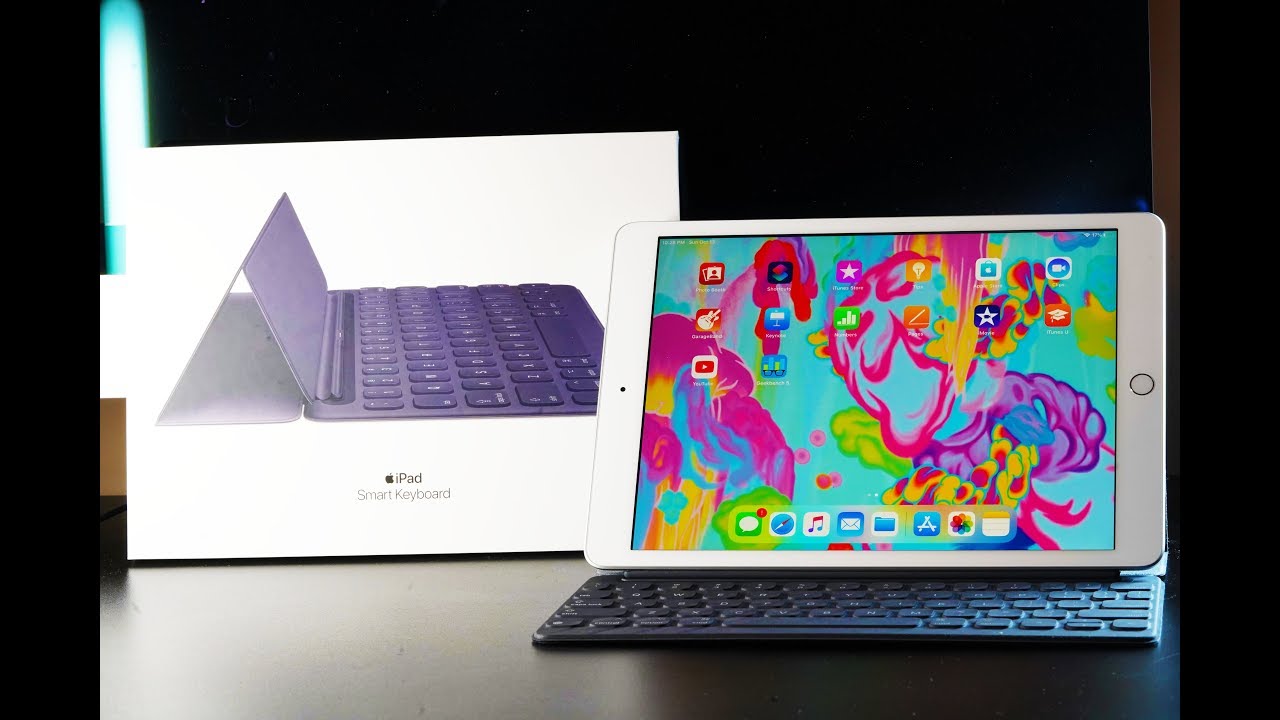 Apple NEW iPad (10.2") & iPad Air Smart KeyBoard - Unboxing and Review // NOT WORTH IT!