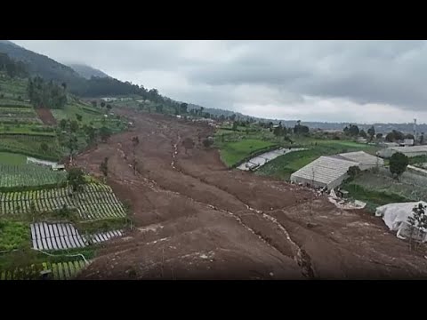 Video Thumbnail: Indonesia landslide kills at least 17, more than 70 still missing
