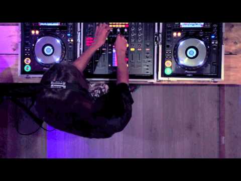 Chelina Manuhutu - Freak Music Live Set