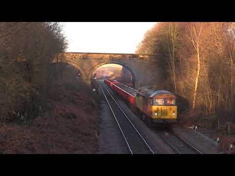 56096 screams through Oakenshaw,6C80 07/01/18