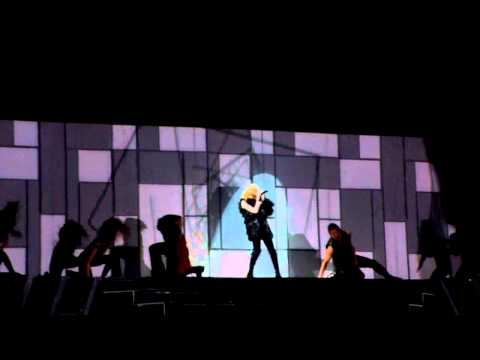 SNSD 120115 Taeyeon Run Devil Run (Rock Intro) @ HK Concert
