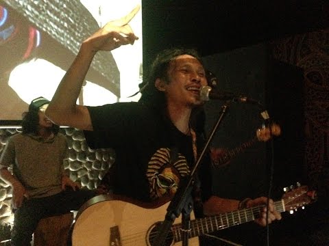 Brother Joe & The Peaceful Warriors Jamming Reggae Music Live at Chinook Cafe Bandung