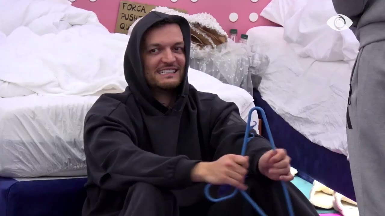 Gimbo takon Shëndritin dhe Mateon