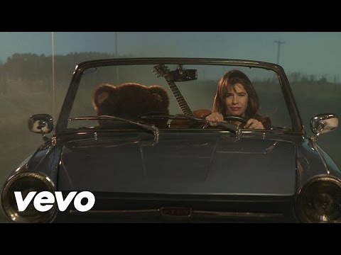 Fabiana Cantilo - Brillante Sobre el Mic (Official Video)