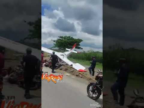 Avioneta le cae "encima" a motociclista en Cartago Valle.