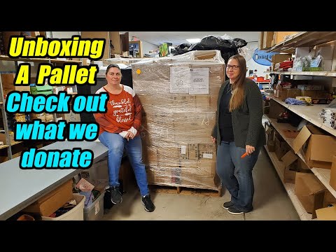Unboxing a giant pallet of amazing Christmas and home decor items - Check out what we donated!