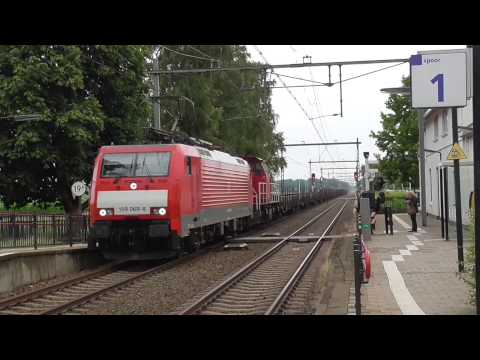 DB 189 069-8 + 6400 met lege wagens door station Holten