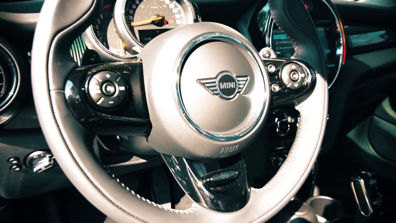 MINI presentó al público en Autoclásica su edición limitada 60 aniversario