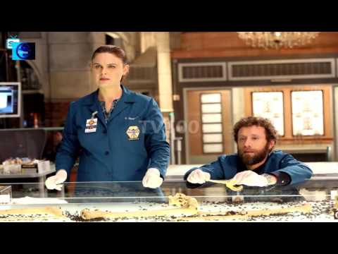 Bones 11x17 Promotional Photos ''The Secret in the Service''