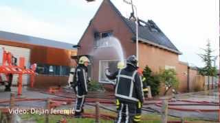 preview picture of video '19-05-2012: Middelbrand op zolder - Laan van Binnendijk, De Lier'