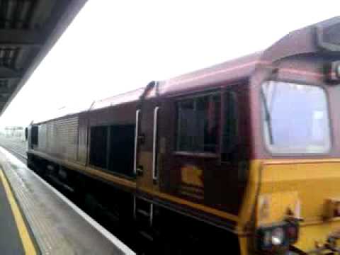 66120 pulls away from Swindon