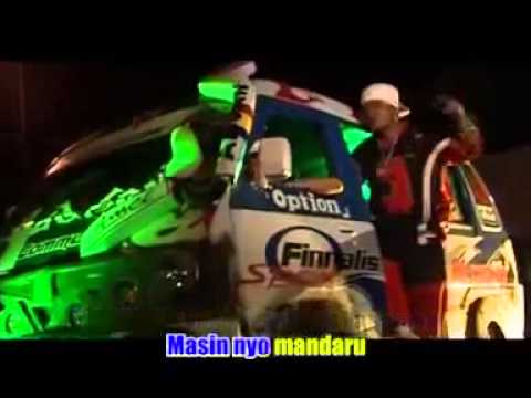 Tomy Bollin - Siteba Lapai Khatib Minang (Official Video)