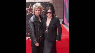 Download lagu Billie Joe Armstrong and Adrienne Armstrong pose with Green Day's star on the Hollywood Walk of Fame mp3 Download lagu Billie Joe Armstrong and Adrienne Armstrong pose with Green Day's star on the Hollywood Walk of Fame mp3