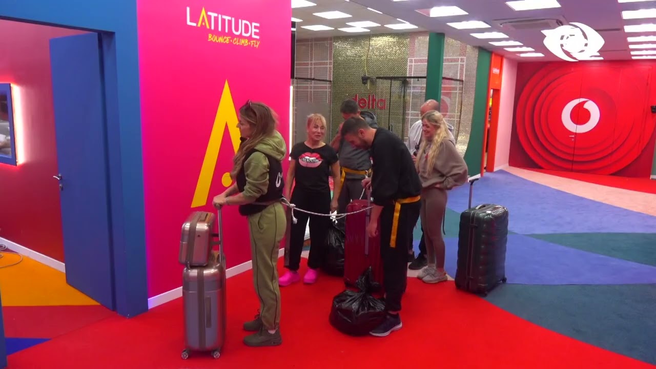 Momente gazmore/ Të gjithë banorët në tualet