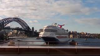 Carnival splendour leaving Sydney 