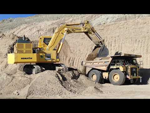 Komatsu PC2000 loading dump truck Caterpillar 777D - Huge Machines