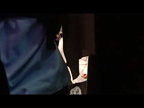 ibu Encun lagi sibuk ngahabisin duit dari uang kaget...