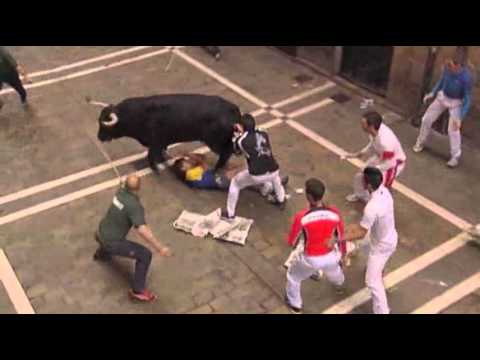 Raw: Three Gored in Pamplona Bull Run