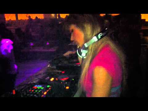 GIULIA REGAIN at POCOLOCO:SATIN GIRLS SHOW 2012! DJ(cd,vinyl,mac) + VIOLINIST + SINGER