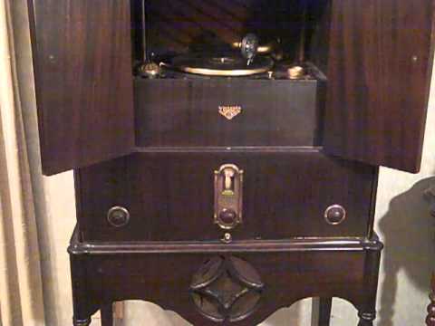VARSITY EIGHT ADRIAN ROLLINI - OH! JOE - ROARING 20'S VICTROLA RADIOLA.MP4