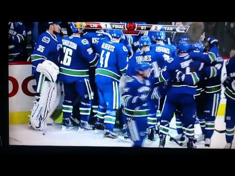 Alex Burrows OT Series Winning Goal (Canucks-Blackhawks Gm7)