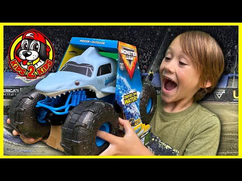 Monster Truck Toys UNBOXING 📦  Monster Jam MEGALODON STORM All-Terrain RC Truck - DRIVES ON WATER! 💦