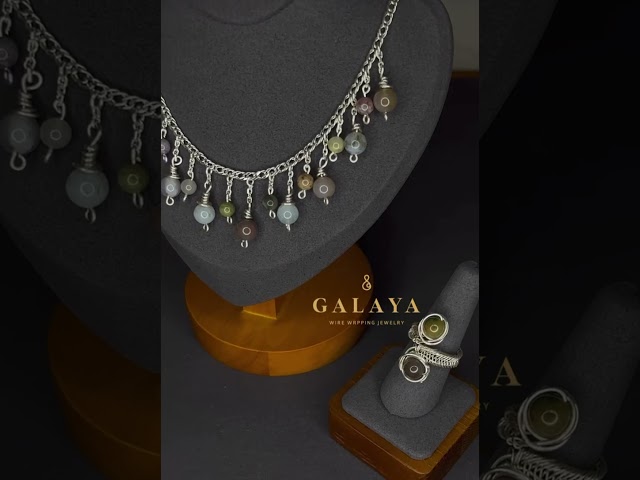 قلادة من الفضة الخالص مع احجار متنوعه