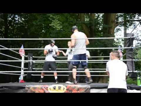 Royal Boxing Team: Wojtek Lebek vs. Robert P.