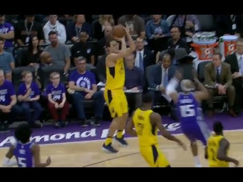 Bojan Bogdanovic Extorted 4-Point Play on Vince Carter