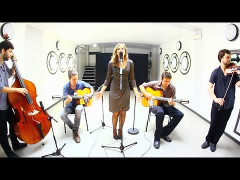 Les yeux noirs - chanteuse en russe - Groupe jazz manouche