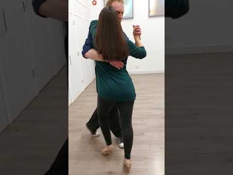 Studio T: Improvisation musicality with the cross in cross system #tango #improvisation #tangolesson