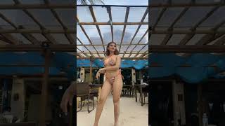 Mango float TikTok short be like...