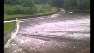 preview picture of video 'Wet day in Whaley Bridge'