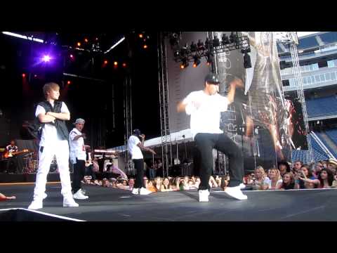 Wanna Be Starting Something (Michael Jackson Cover) - Justin Bieber - Gillette Stadium HD video thumbnail