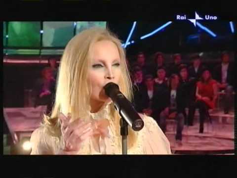 Patty Pravo Sanremo 2009 "e io verrò un giorno là" 1° esecuzione