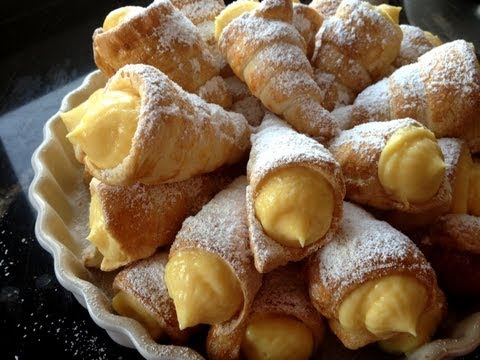 Conos de hojaldre rellenos de crema pastelera sin lactosa