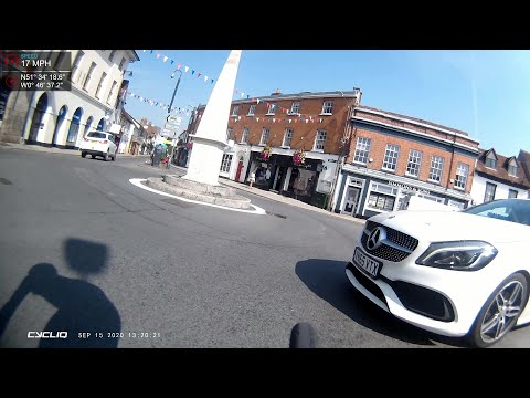 15th Sept 2020: VN65 VTX close call on roundabout